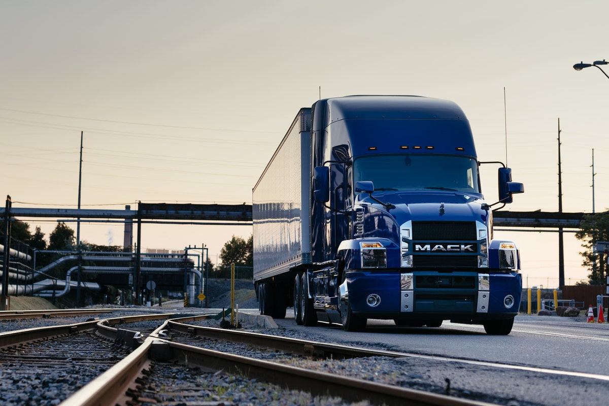 Mack Showcases Extensive Capabilities of the Mack Anthem® at ATA MC&E