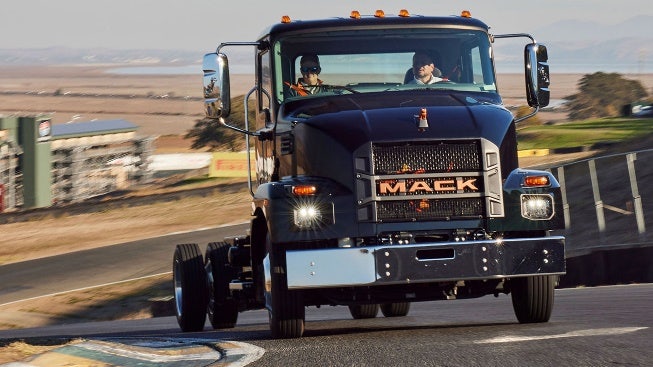 Cars carbon camion mack truck - Six à la maison